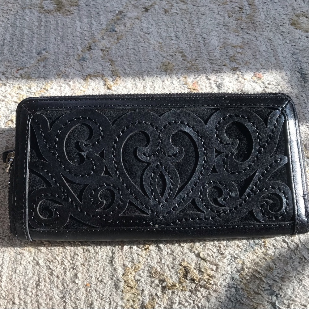 Brighton wallet. Black . 10 slots for cards